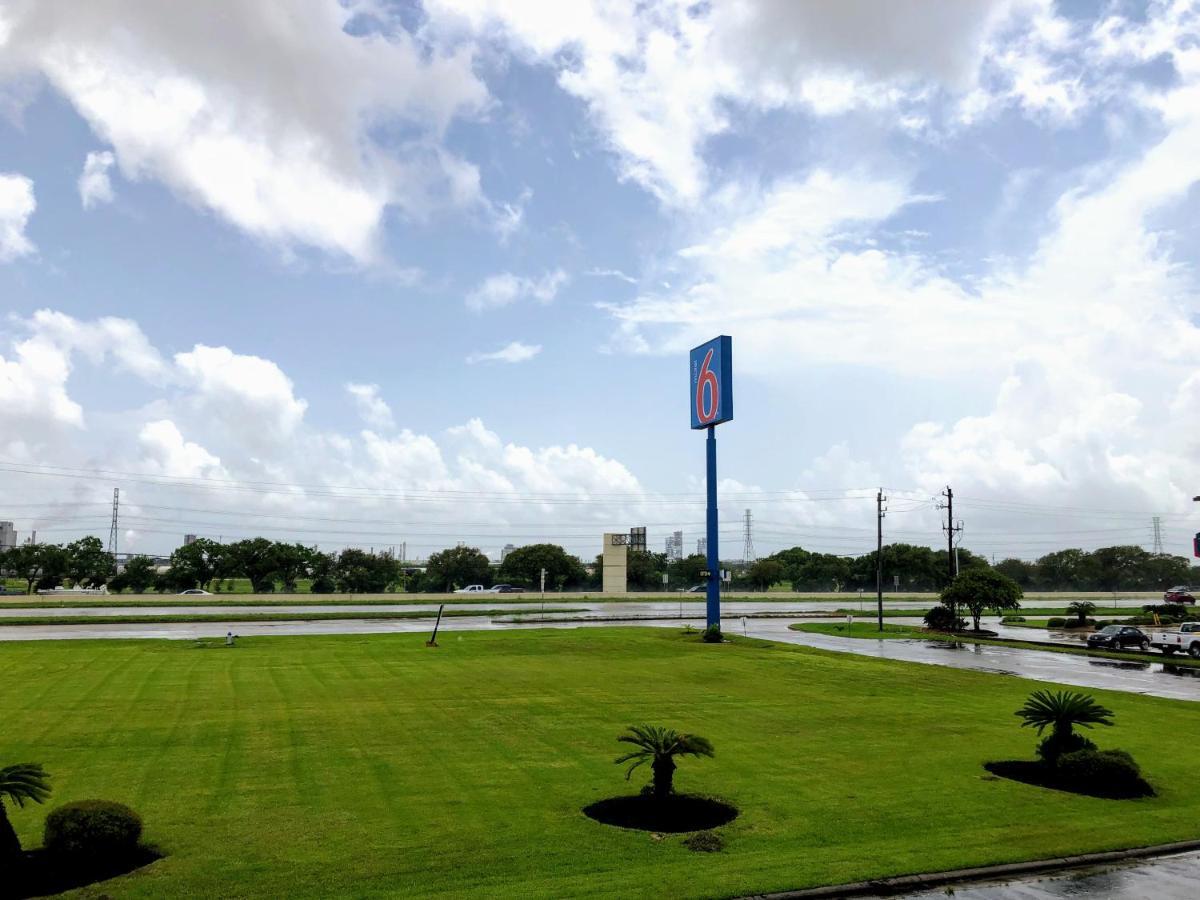 Motel 6-Clute, Tx Exterior photo