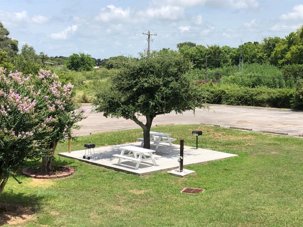 Motel 6-Clute, Tx Exterior photo